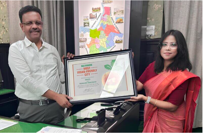 Vegetarian City: আলু পোস্ত-ফুচকা, PETA India-র শহর কলকাতা